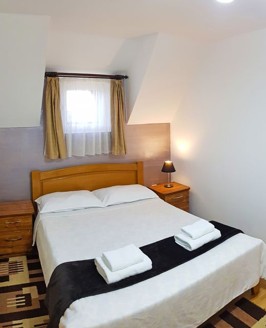 DMC House Frumosu