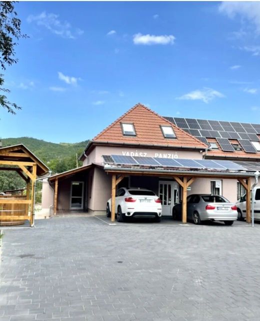 Vadász Panzió és Söröző Hollóháza