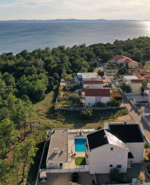 Apartments Olujic Vir