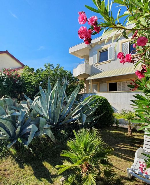 Sea & Garden Apartments Vir