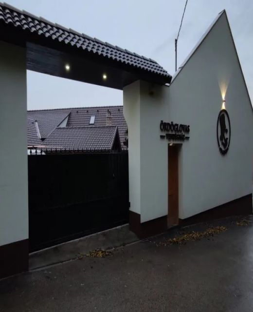 Ördöglovas Vendégház Bajna