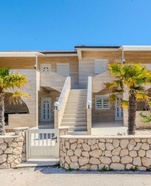 Apartments Lucica Vir