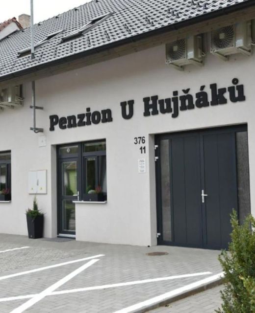 Penzion U Hujňáků Rohatec