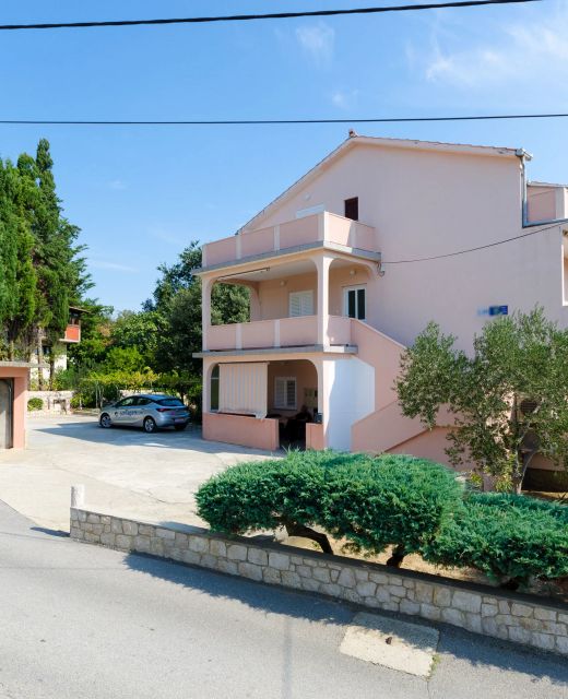 Apartments Slavica Lopar