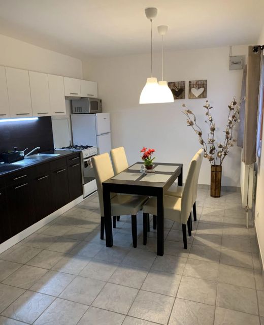 Várlak Apartman Dinnyés