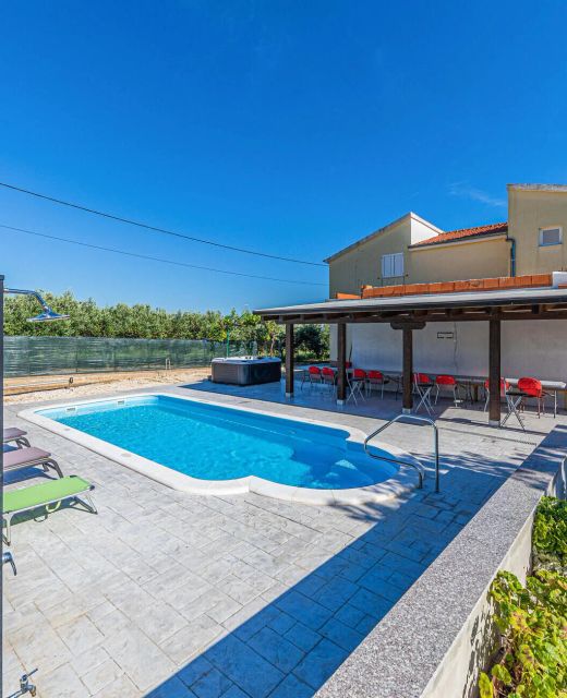 Apartman Kaštel Novi - CDF835