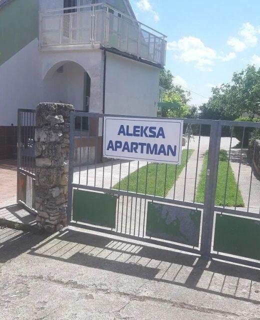 Aleksa Apartman Lesencetomaj