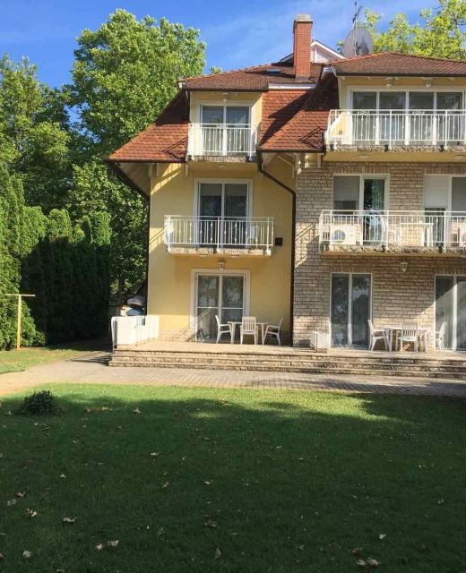 Platán Apartmanház Balatonföldvár