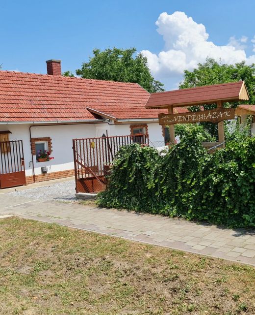 Lukács és Szabó Vendégházak Egyek