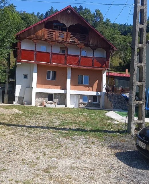Casa Valentin Căpățânenii Pământeni