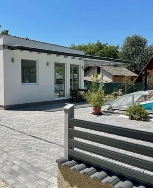 Ezüstpart Apartman Makád