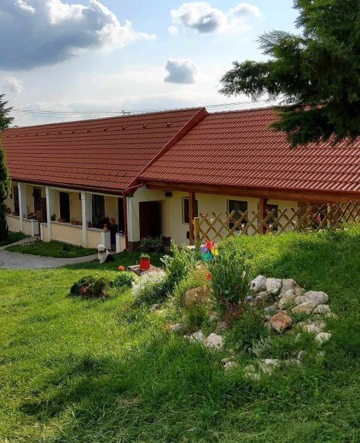 Vár-Lak Porta Csókakő