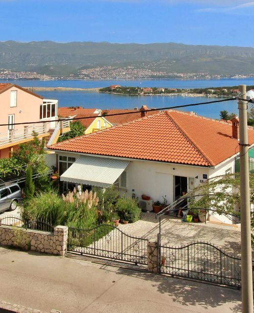 Apartments With Parking Space Šilo, Krk - 18735 Šilo