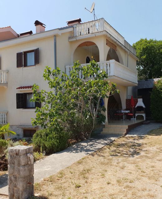 Apartments With Parking Space Šilo, Krk - 18754 Šilo