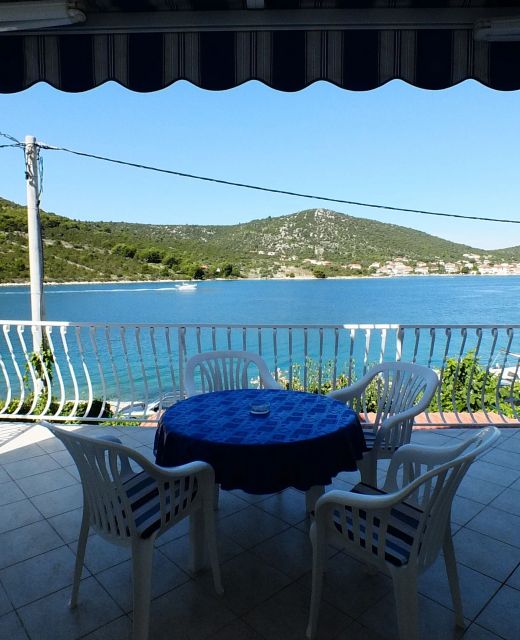 Apartments By The Sea Vinišće, Trogir - 19014 Vinišće