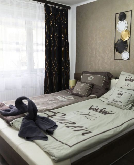 Komló Szíve Apartman **** Komló