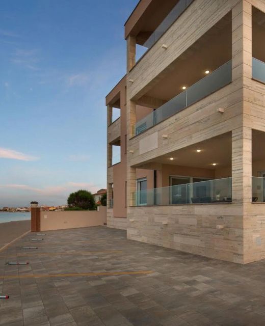 Apartments Vista Royal Vir