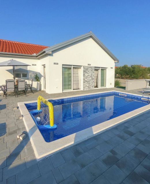 Seaside Family Friendly House With A Swimming Pool Privlaka, Zadar - 18508 Privlaka