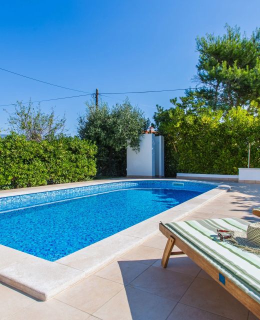 Family-friendly Apartments With Swimming Pool Šilo, Krk - 18677 Šilo