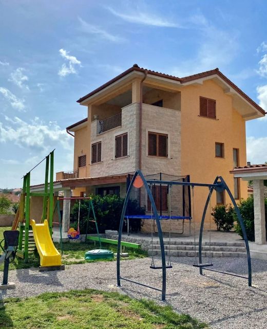 Apartments For Families With Children Šilo, Krk - 18685 Šilo