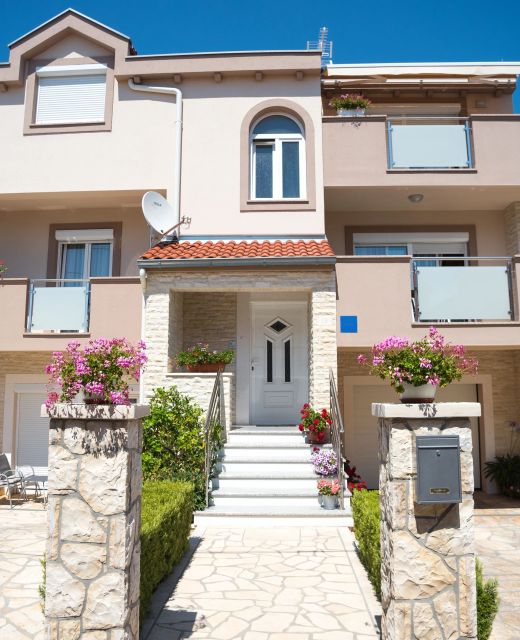 Apartments With Parking Space Zadar - 18809