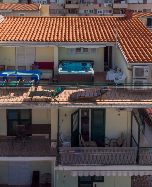 Apartments With Hot Tub Makarska - 18898