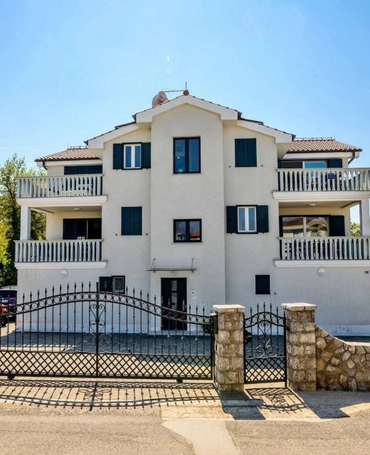 Apartments With Parking Space Vantačići, Krk - 19292 Vantačići