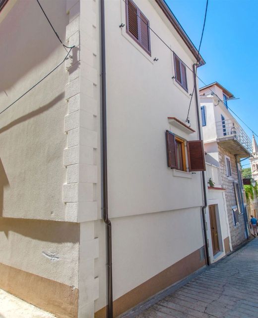 Apartments Jakša Jelsa