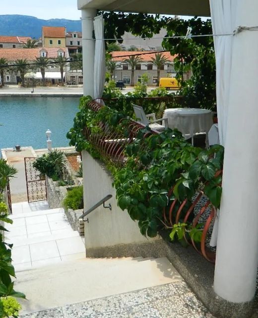 Apartments and Rooms Darinka Vrboska