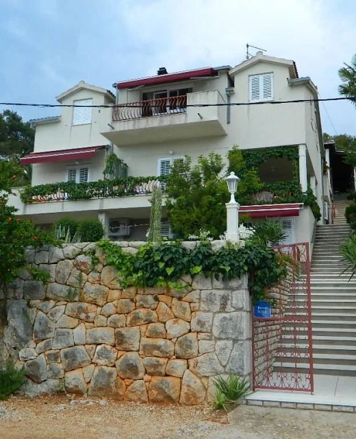 Apartment and Room Darinka Vrboska