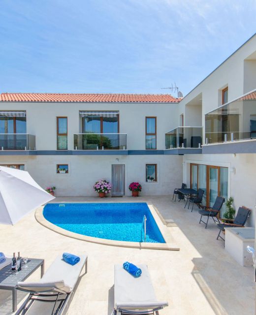 Apartments Villa LA Drvenik Veliki