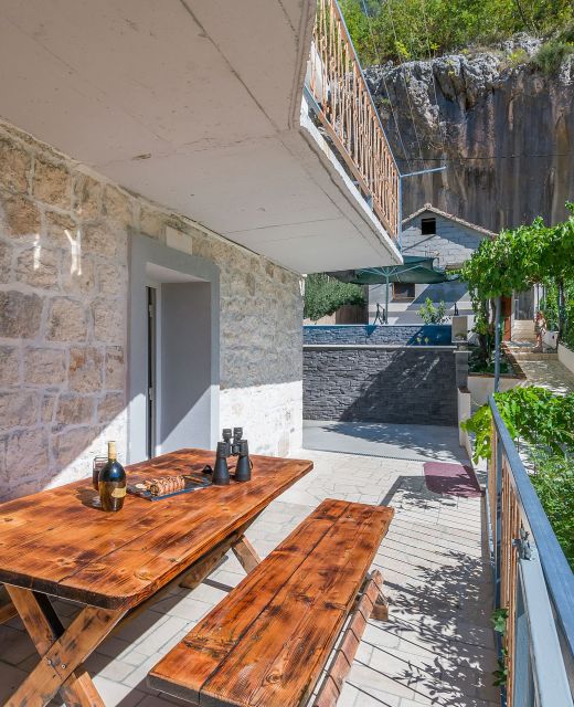 House Hidden Green Oasis Omis