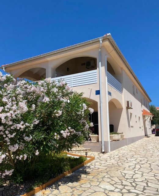Apartments Strahija Barbat