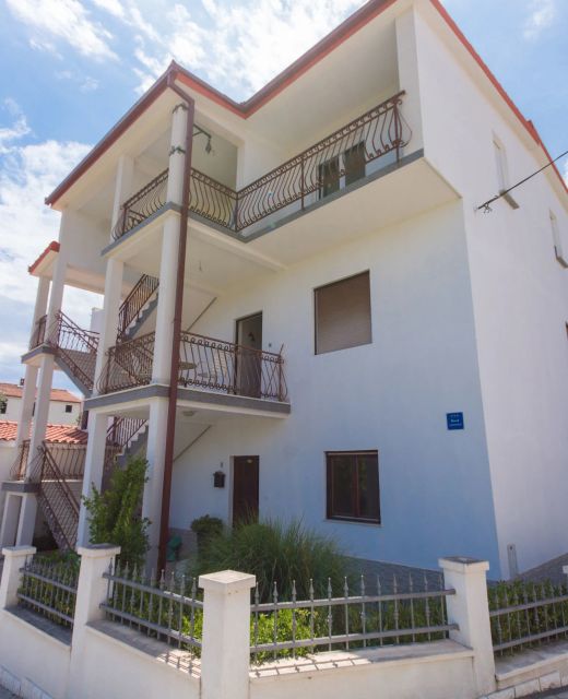 Apartment Lorenzo Seget Donji
