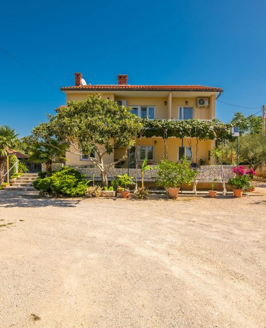 Rooms Valentino Vrh