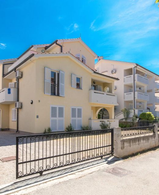 Apartments With Parking Space Malinska, Krk - 19371 Malinska