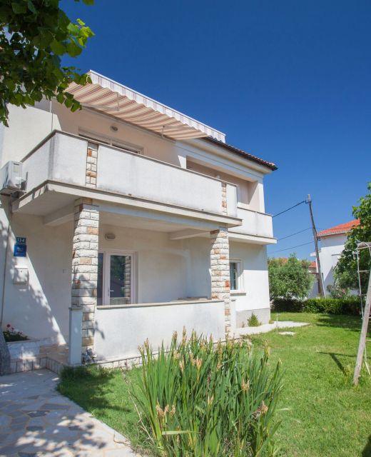Apartments With Parking Space Baška, Krk - 19434 Baška