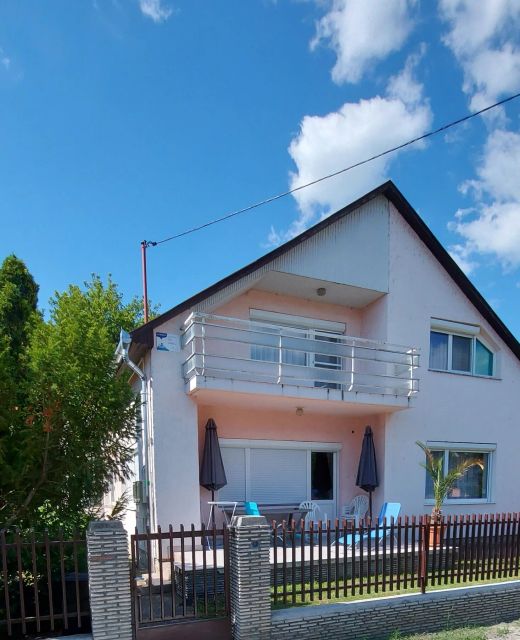Erika Hàz Balatonfenyves