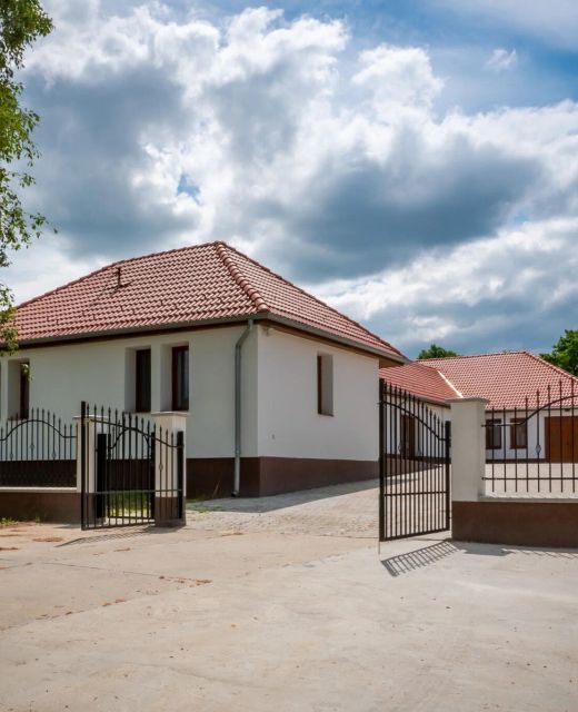 Éden Tanya Ládbesenyő