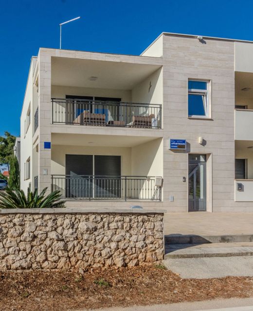 Apartment Eses Vir II