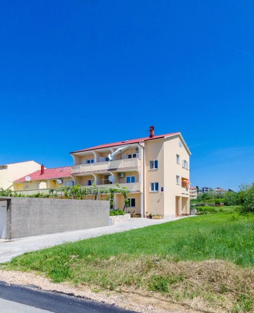 Apartments and Room Sime M Lopar