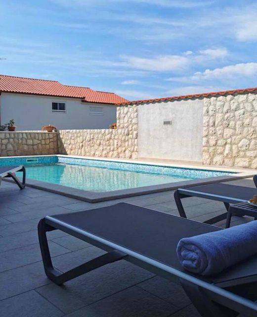 Apartments Miranda Lopar