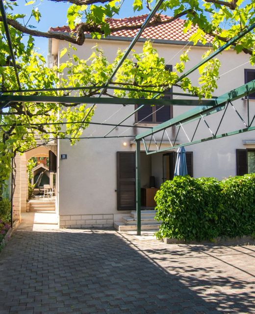 Apartments Goran near the beach Srima