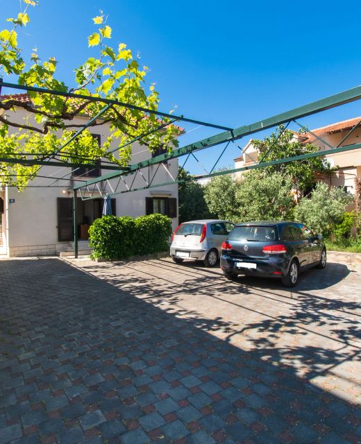 Apartments Goran near the beach Srima