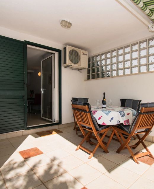 Apartment Pave by Zamalin beach Tribunj