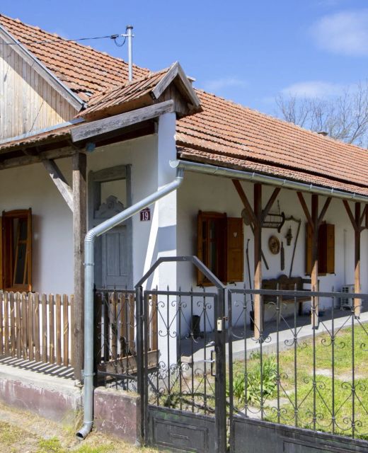 Tulipános Porta Parasztház Sarud