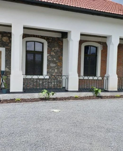 Casa Manzovela Hărău