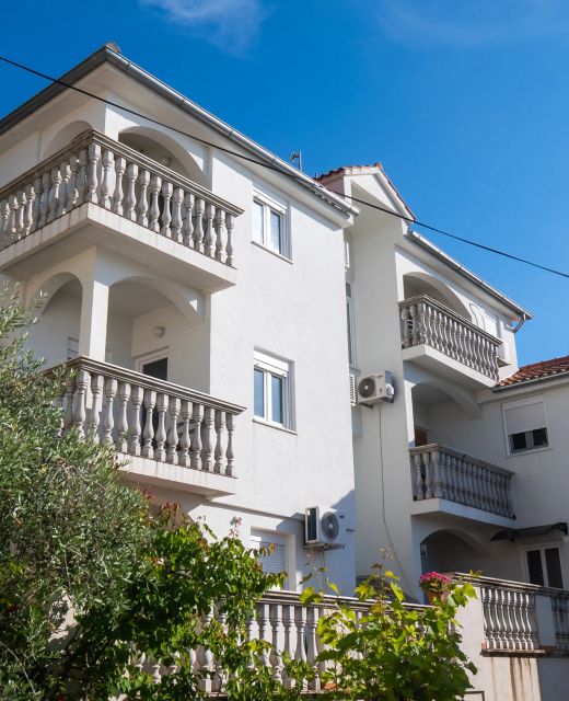 Apartments Branko Tisno