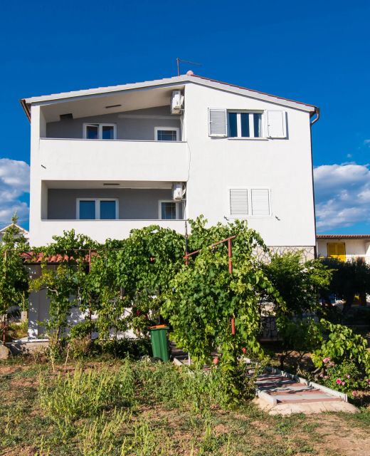 Apartments Nena Tribunj
