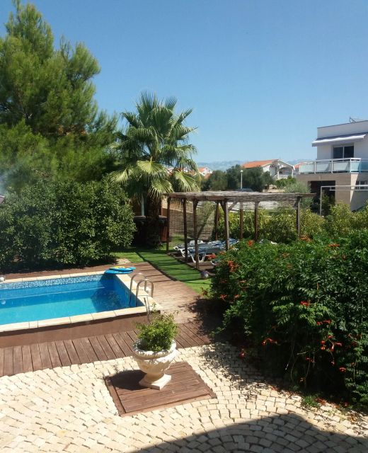 Villa Garden Vir